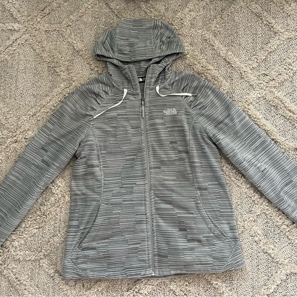 L (fits more like M) Women’s Grey The North Face jacket fleece